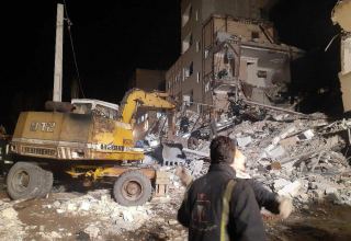 Təbrizin mərkəzində bina çökməsi nəticəsində 12 nəfər xəsarət alıb (FOTO/VİDEO)