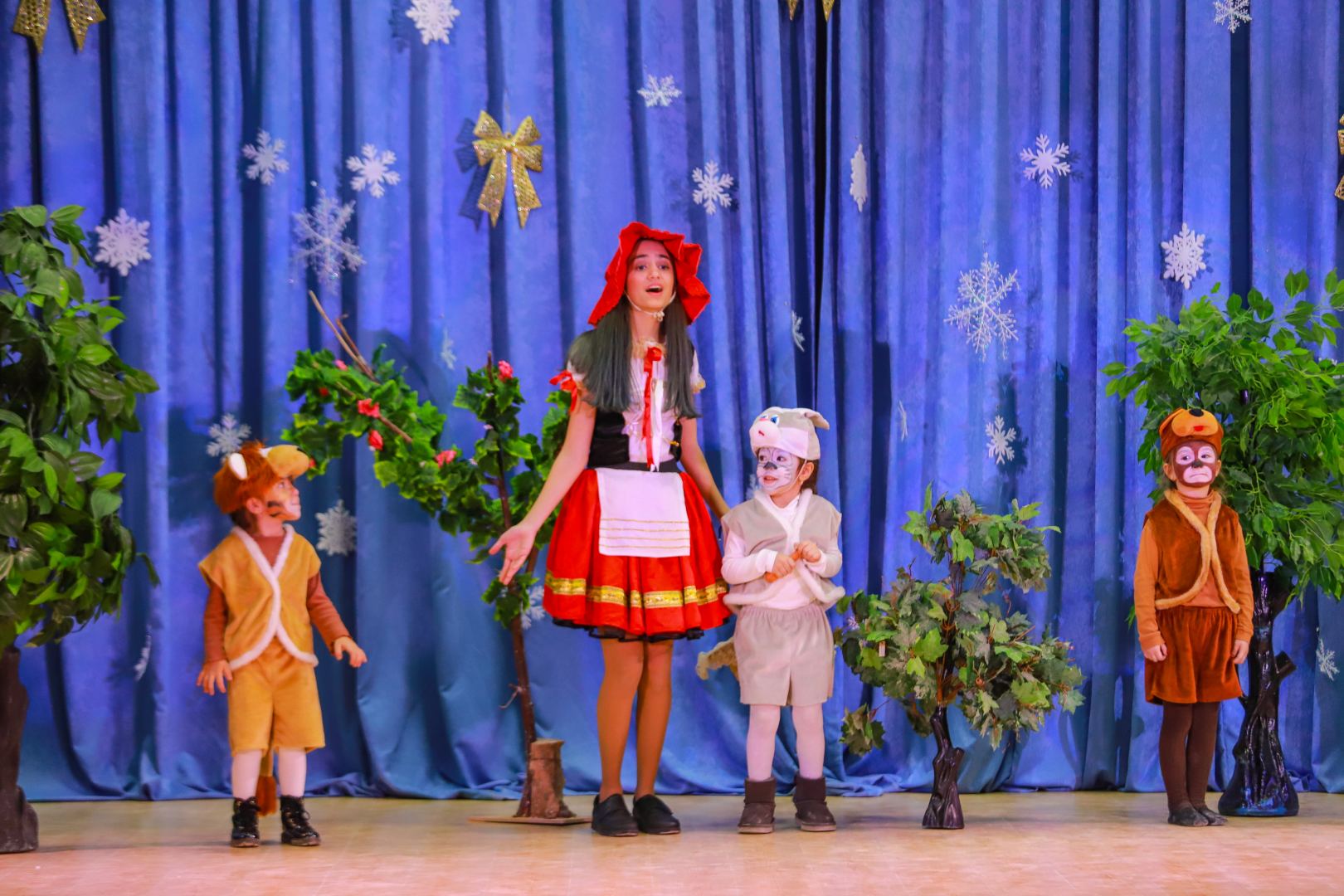 Новогодний праздник в Баку с песнями и танцами, сказочными персонажами (ВИДЕО, ФОТО)