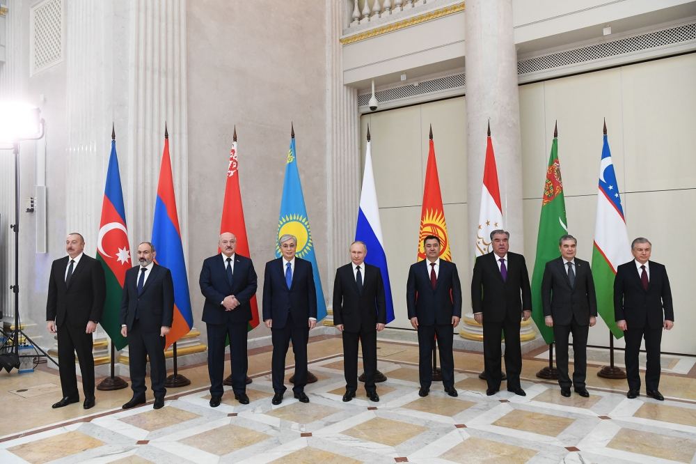 President Ilham Aliyev takes part in informal meeting of CIS heads of state in St. Petersburg (PHOTO/VIDEO)