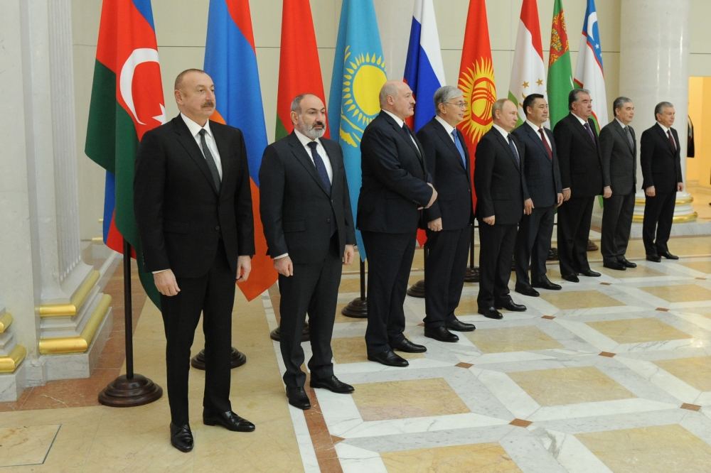 President Ilham Aliyev takes part in informal meeting of CIS heads of state in St. Petersburg (PHOTO/VIDEO)
