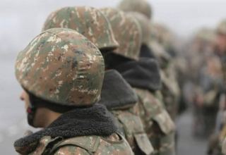 Qeyri-qanuni erməni silahlı dəstələri mülki şəxslərə zorla silah və hərbi forma paylayırlar
