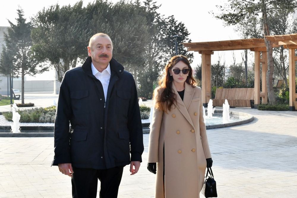 President Ilham Aliyev and First Lady Mehriban Aliyeva view conditions created at newly renovated Nizami Ganjavi Park (PHOTO/VIDEO)