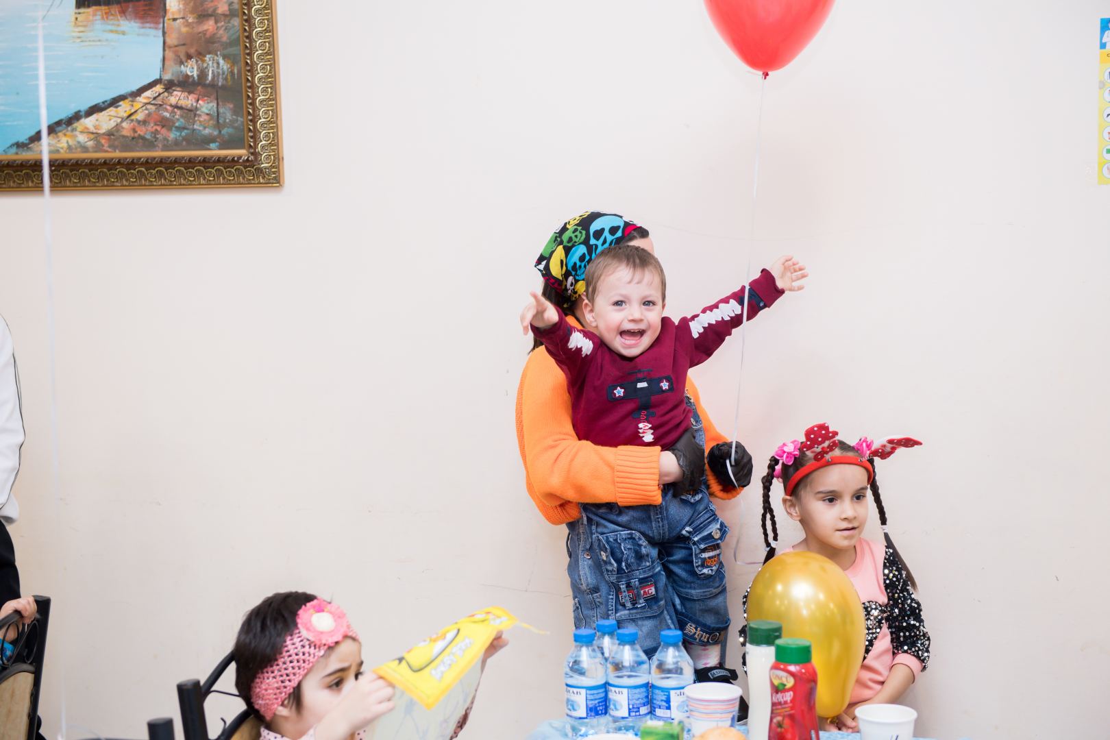 По инициативе Президента Фонда Гейдара Алиева Мехрибан Алиевой организовано новогоднее празднество для детей, нуждающихся в особой заботе и лишенных родительской опеки (ФОТО/ВИДЕО)