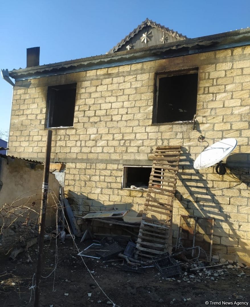 Малолетний ребенок погиб при пожаре в жилом доме в Бейлагане (ФОТО)
