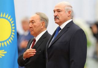 Lukaşenko və Nazarbayev arasında telefon danışığı olub
