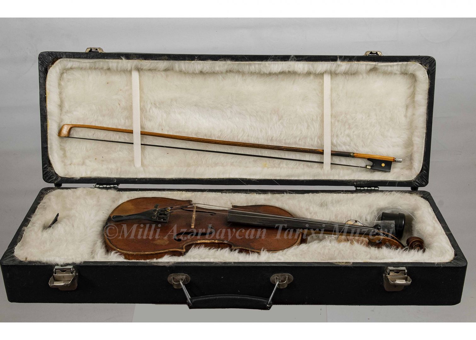 Скрипка, нотная тетрадь и фрак… - народный артист Тофиг Бакиханов передал музею свои личные вещи (ФОТО)