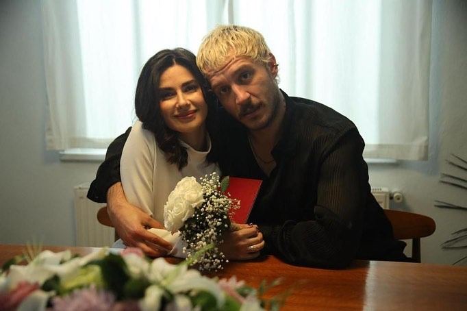 Из-за болезни азербайджанской актрисы приостановлены съемки популярного турецкого сериала (ФОТО)