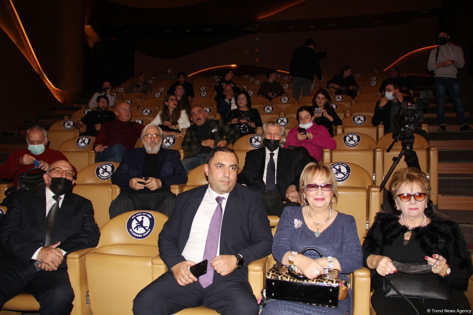 В Баку торжественно отметили юбилей Пярвиза Гулиева – легенды азербайджанского кинематографа (ВИДЕО,ФОТО) - Gallery Image
