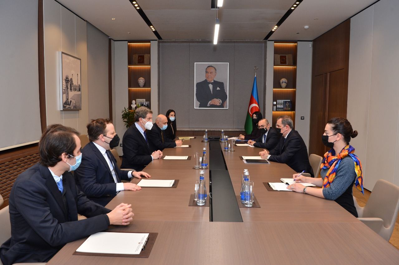 Azerbaijani FM talks situation in the region with Executive Director of US Jewish Committee (PHOTO)