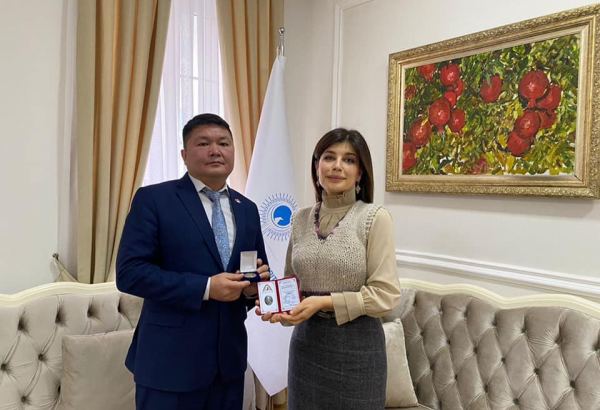 Гюнай Эфендиева удостоена медали Чингиза Айтматова (ФОТО)