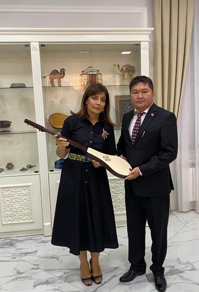 Гюнай Эфендиева удостоена медали Чингиза Айтматова (ФОТО)