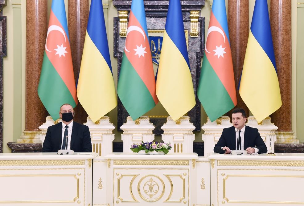 Президент Ильхам Алиев и Президент Володимир Зеленский выступили с заявлениями для печати (ФОТО/ВИДЕО)