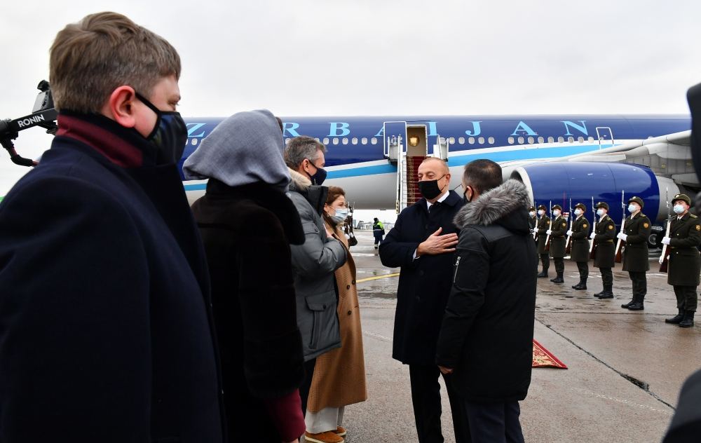 Президент Ильхам Алиев прибыл с рабочим визитом в Украину (ФОТО/ВИДЕО) - Gallery Image