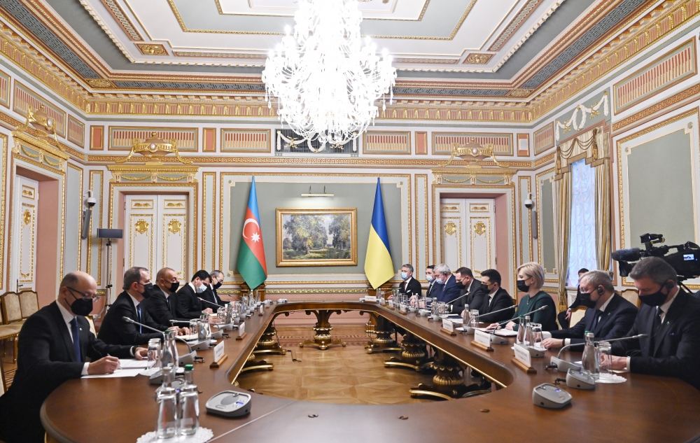 Azerbaijani, Ukrainian Presidents hold meeting in expanded format (VIDEO)