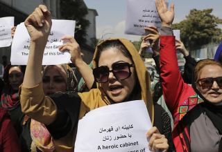Талибы применили слезоточивый газ в ходе демонстрации женщин в Кабуле