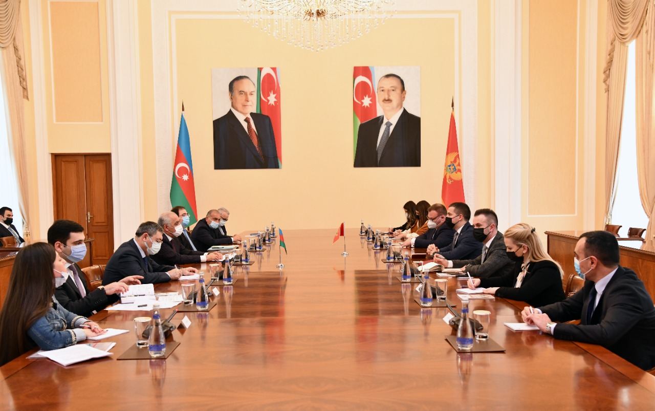 Azerbaijani Prime Minister talks bilateral agenda with Chairman of Montenegro's Parliament