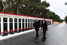 Президент Ильхам Алиев и Первая леди Мехрибан Алиева посетили Шехидляр хиябаны в связи с 32-й годовщиной трагедии 20 Января (ФОТО/ВИДЕО)