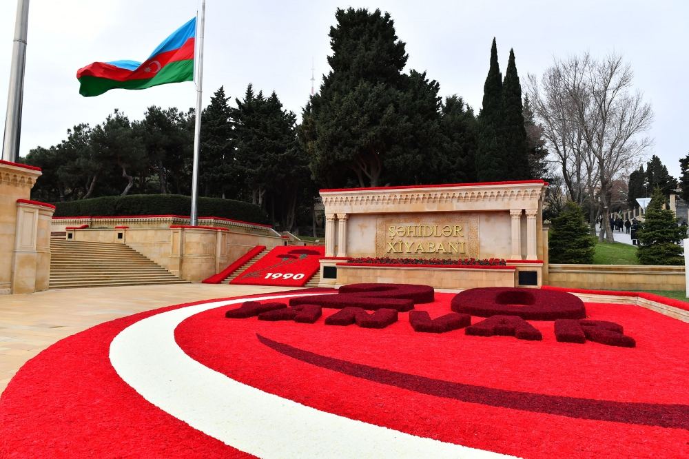 President Ilham Aliyev and First Lady Mehriban Aliyeva visit Alley of Martyrs on 32nd anniversary of 20 January tragedy (PHOTO/VIDEO)