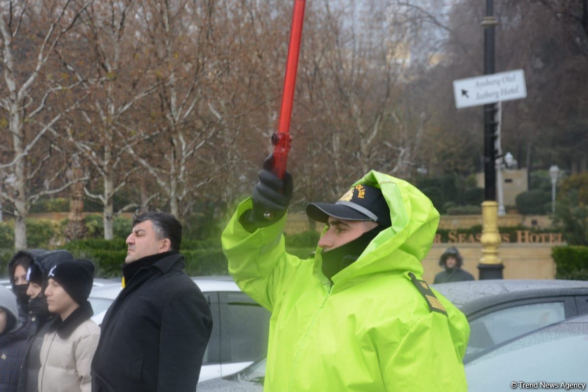 Azerbaijan honors memory of martyrs of January 20 tragedy by minute of silence (PHOTO/VIDEO)