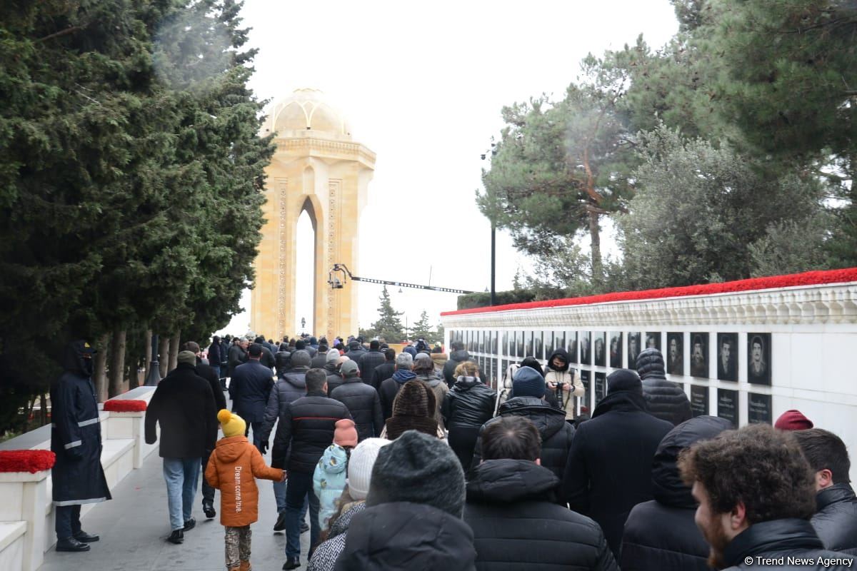Азербайджанский народ чтит светлую память жертв трагедии 20 Января (ФОТО/ВИДЕО)