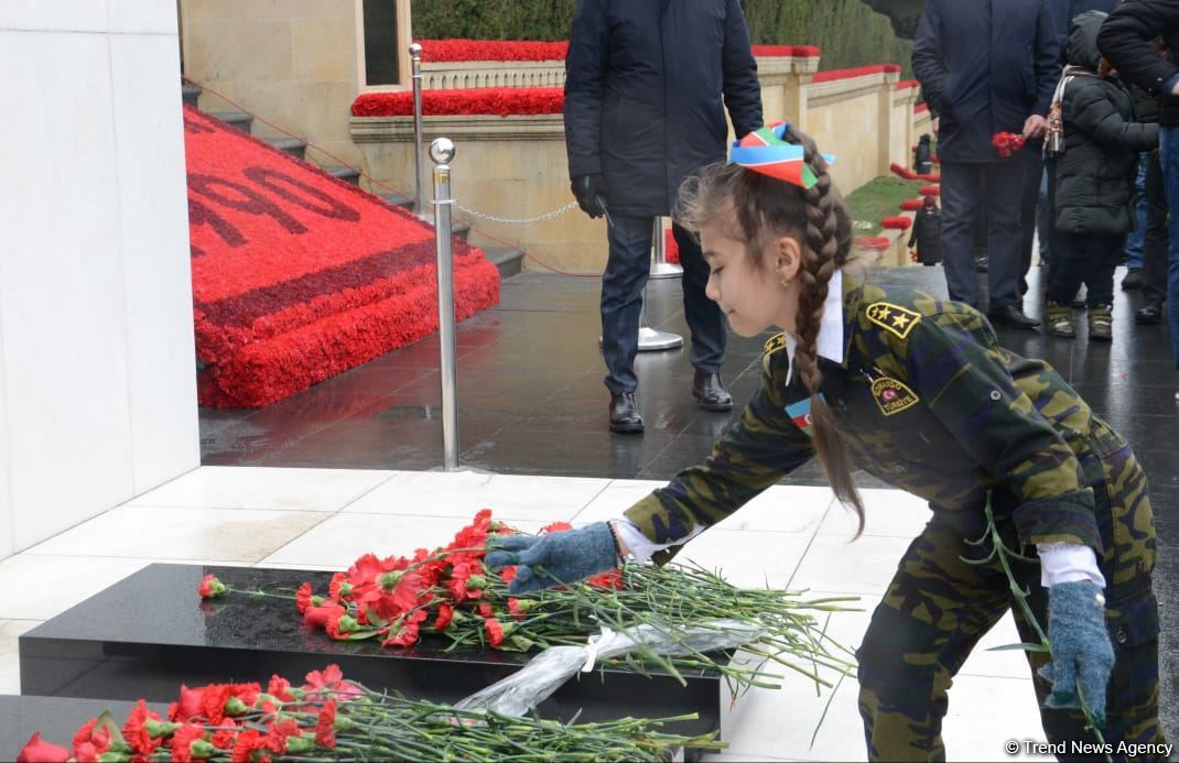 Азербайджанский народ чтит светлую память жертв трагедии 20 Января (ФОТО/ВИДЕО)