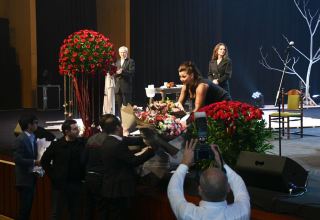 Звезда театра, кино и телевидения, супруга главы МИД Беларуси восхищена Баку – цветы и овации (ФОТО)