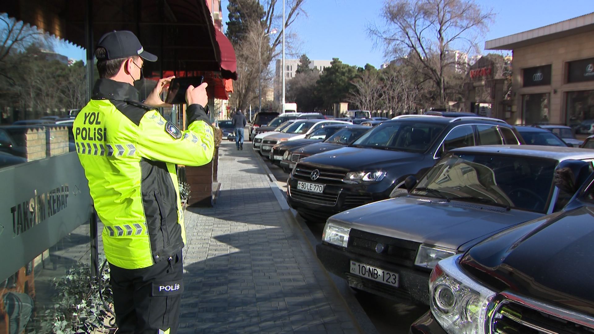 Bakıda daha 175 sürücü qanunsuz parklanmaya görə cərimələnib (FOTO/VİDEO)