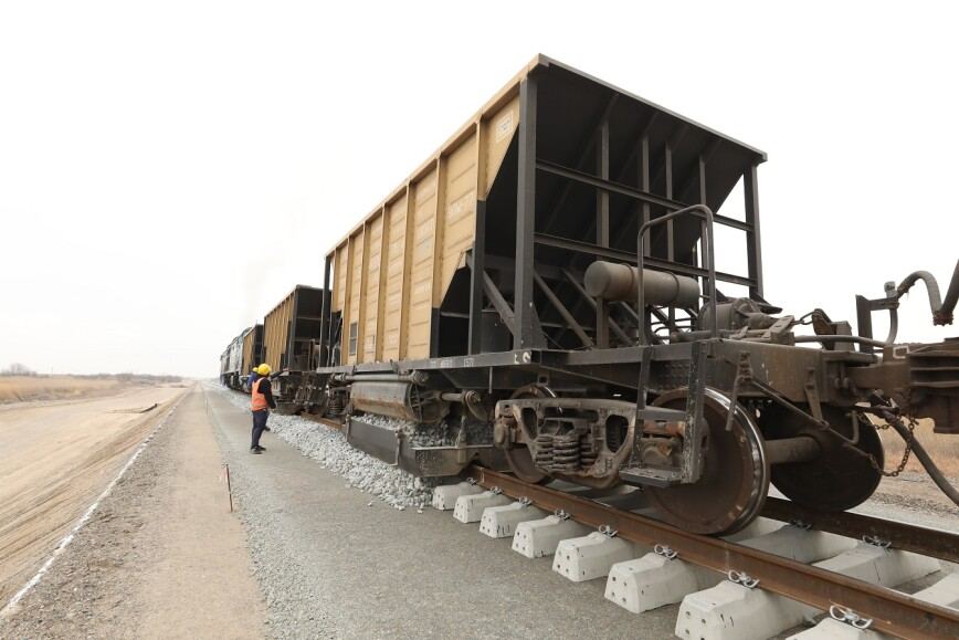 В рамках строительства ж/д Горадиз-Агбенд организовано движение рабочих поездов до станции Махмудлу в Джебраиле (ФОТО)