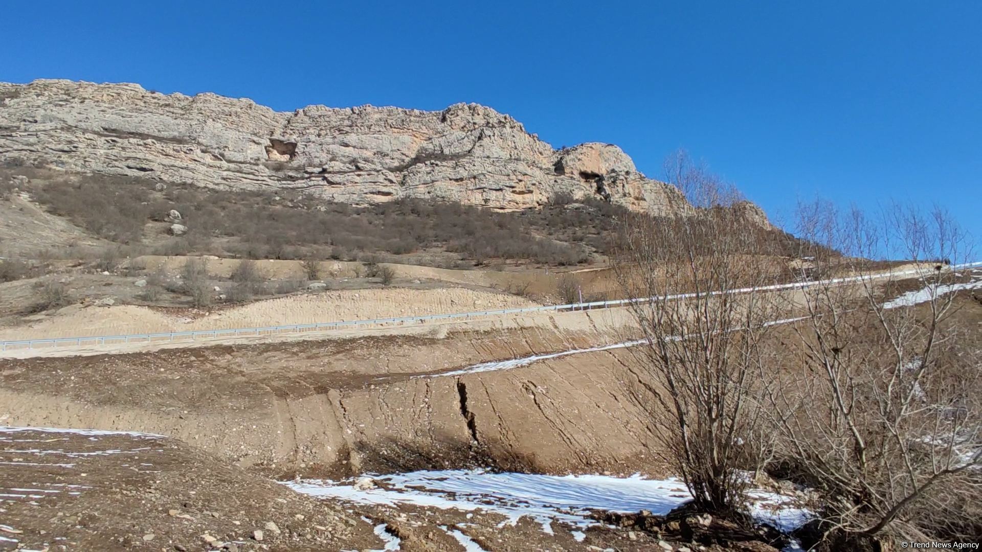 Azerbaijan's servicemen honor memory of martyrs in Dashalty village of liberated Shusha - Trend TV (PHOTO/VIDEO)