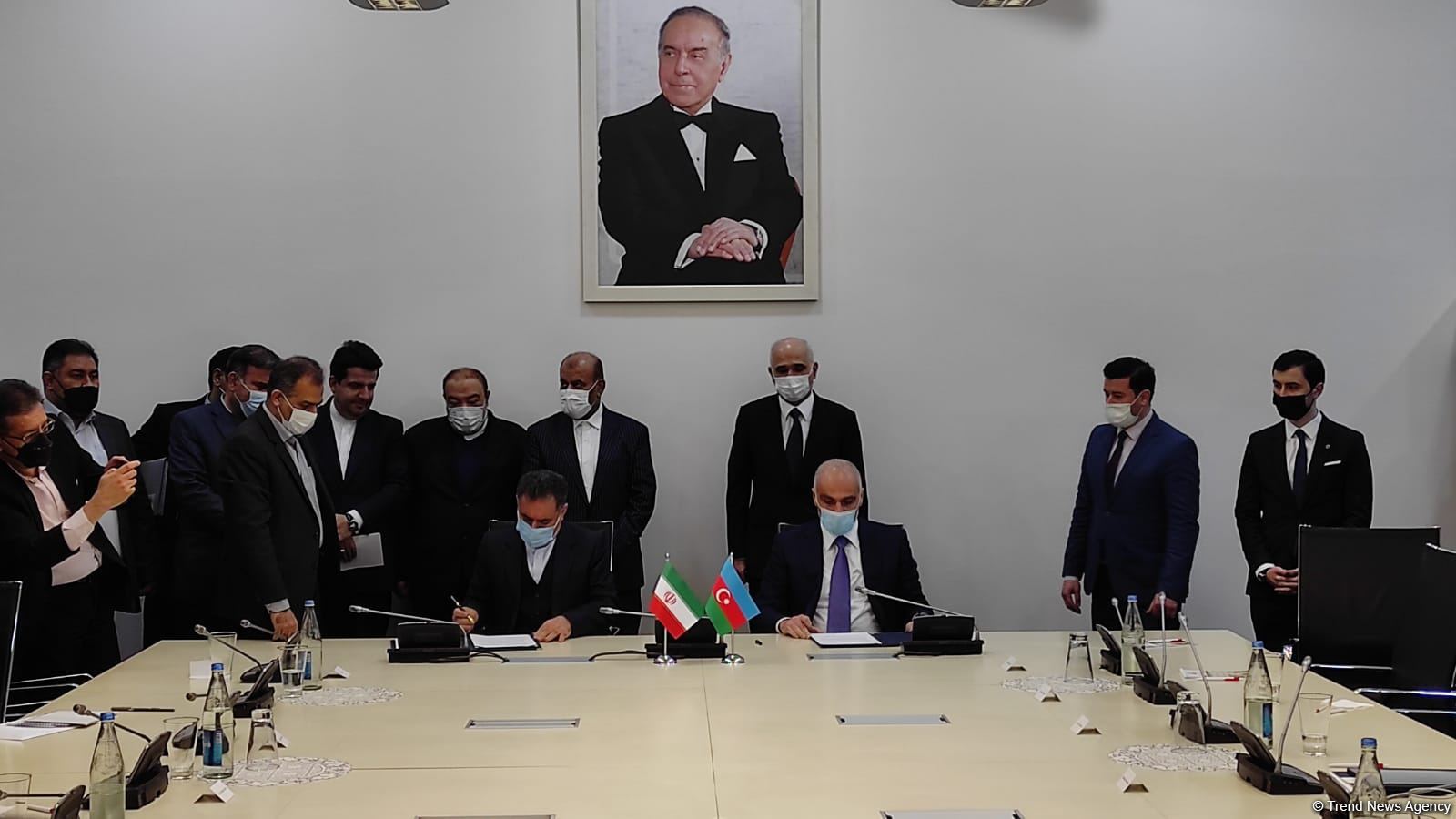 Azerbaijan, Iran sign protocol on construction of new bridge over Astarachay River (PHOTO)