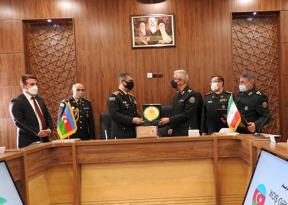 Azerbaijan Defense Minister meets with Chief of General Staff of Armed Forces of Iran (PHOTO)