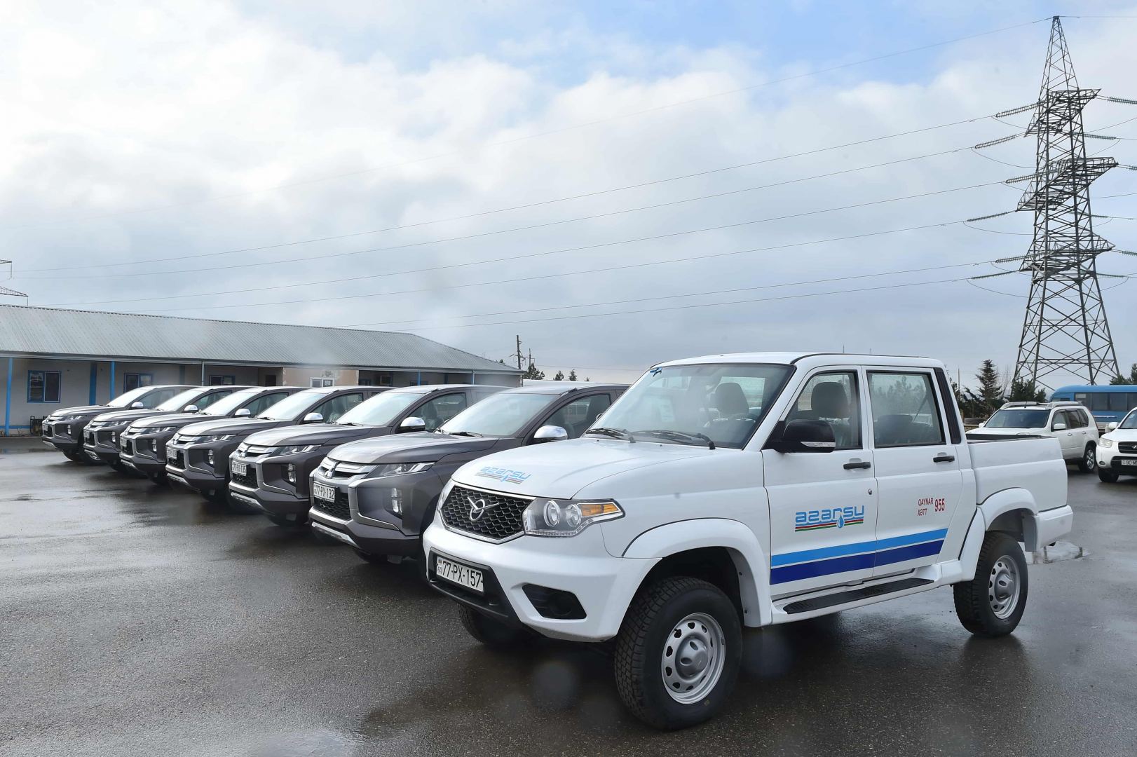 ОАО «Азерсу» закупило автомобили и спецтехнику для обслуживания населенных пунктов на освобожденных территориях (ФОТО)