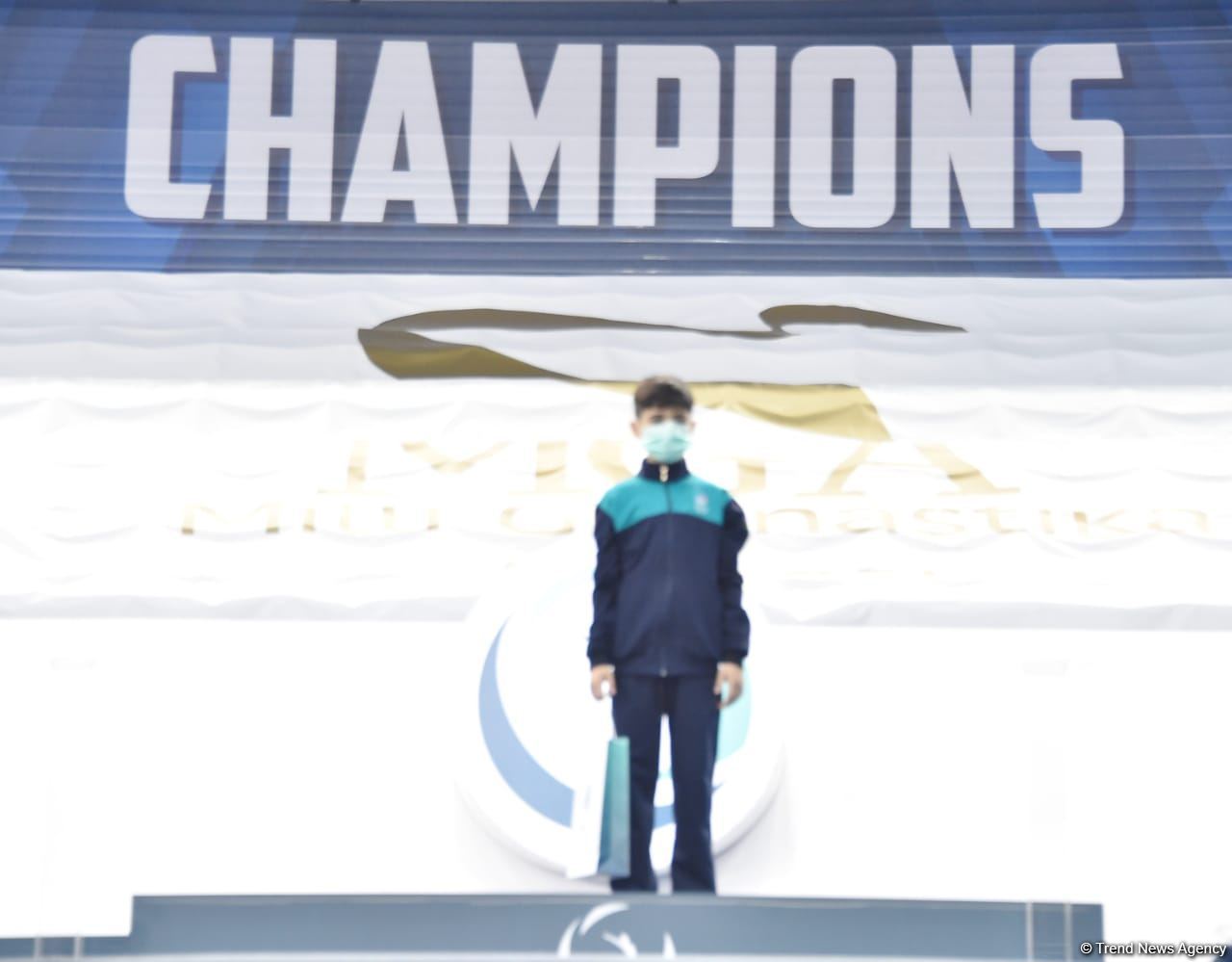 Церемония награждения победителей Первенства Азербайджана и Чемпионата Баку по прыжкам на батуте и акробатической дорожке (ФОТО)