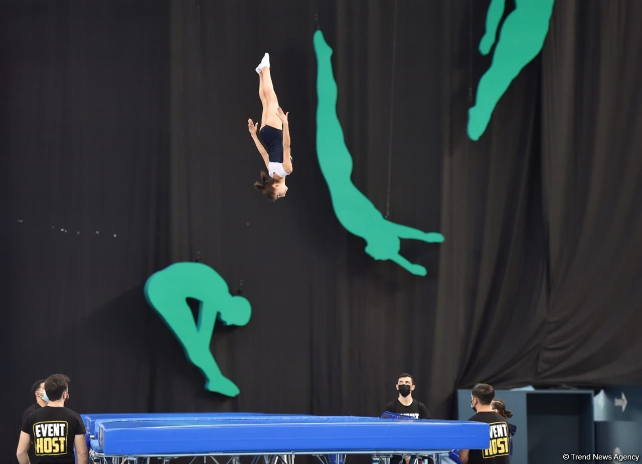 Победители и призеры Первенства Азербайджана и Чемпионата Баку по прыжкам на батуте и акробатической дорожке – церемония награждения (ФОТО)