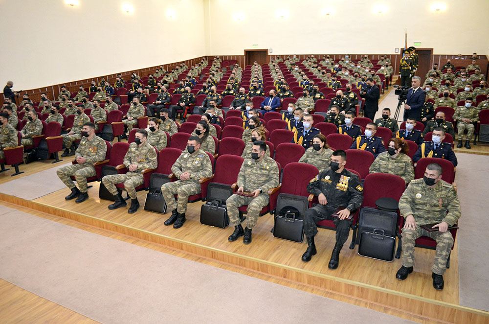 Young Azerbaijanis serve in army with pride, accomplish all tasks with dignity - chief of general staff (PHOTO)