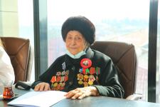 Dövlət Agentliyində İkinci Dünya müharibəsinin iştirakçısı Fatma Səttarova ilə görüş keçirilib (FOTO)