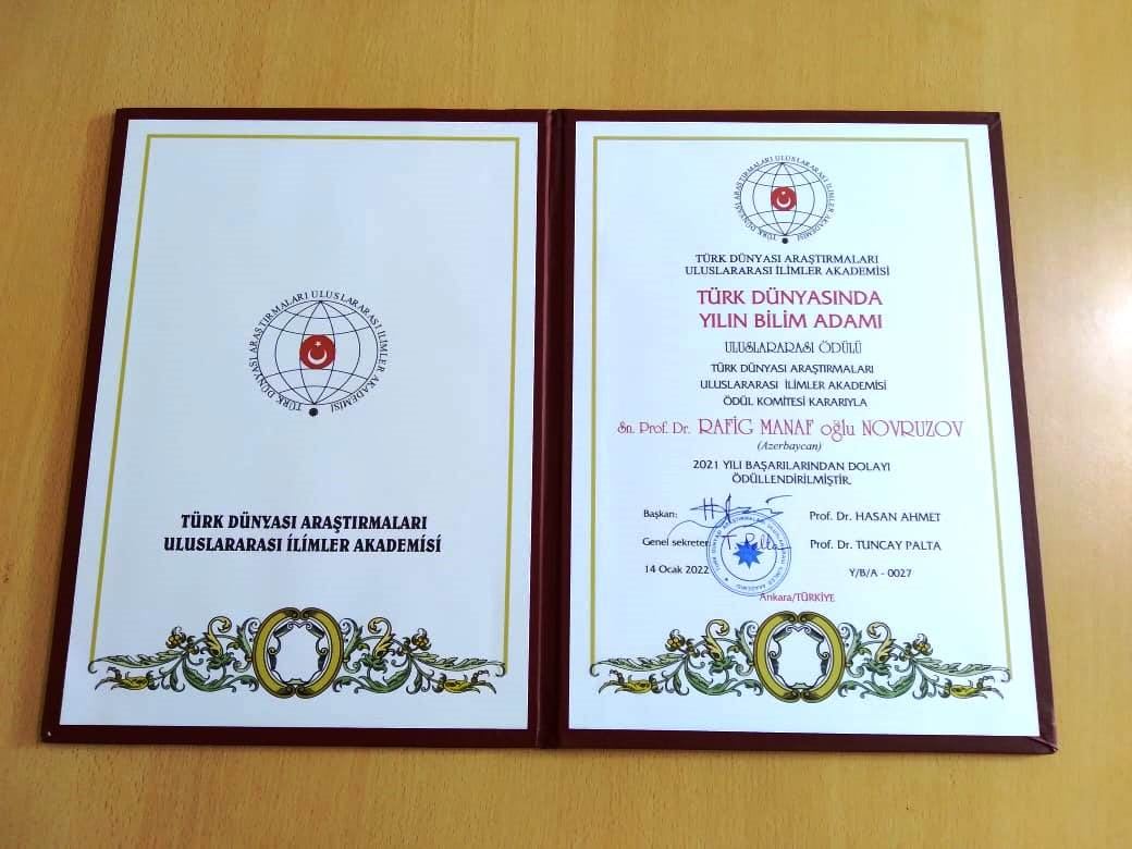 Рафиг Новрузов удостоен в Турции премии "Ученый тюркского мира" и медали "Золотая звезда" (ФОТО)