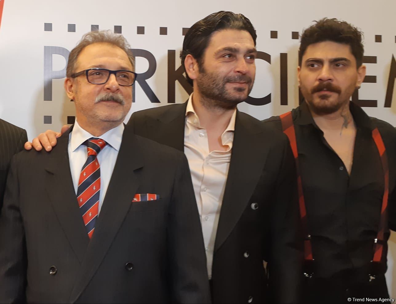 Как звезды турецкого кино "устроили" для бакинцев захватывающий форсаж (ФОТО)