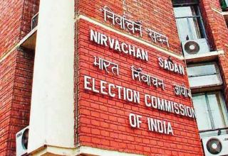 EC extends ban on roadshows, vehicle rallies for polls; relaxes norms for indoor and outdoor political meets