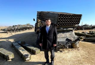 Сельджук Байрактар посетил Парк военных трофеев в Баку (ФОТО)