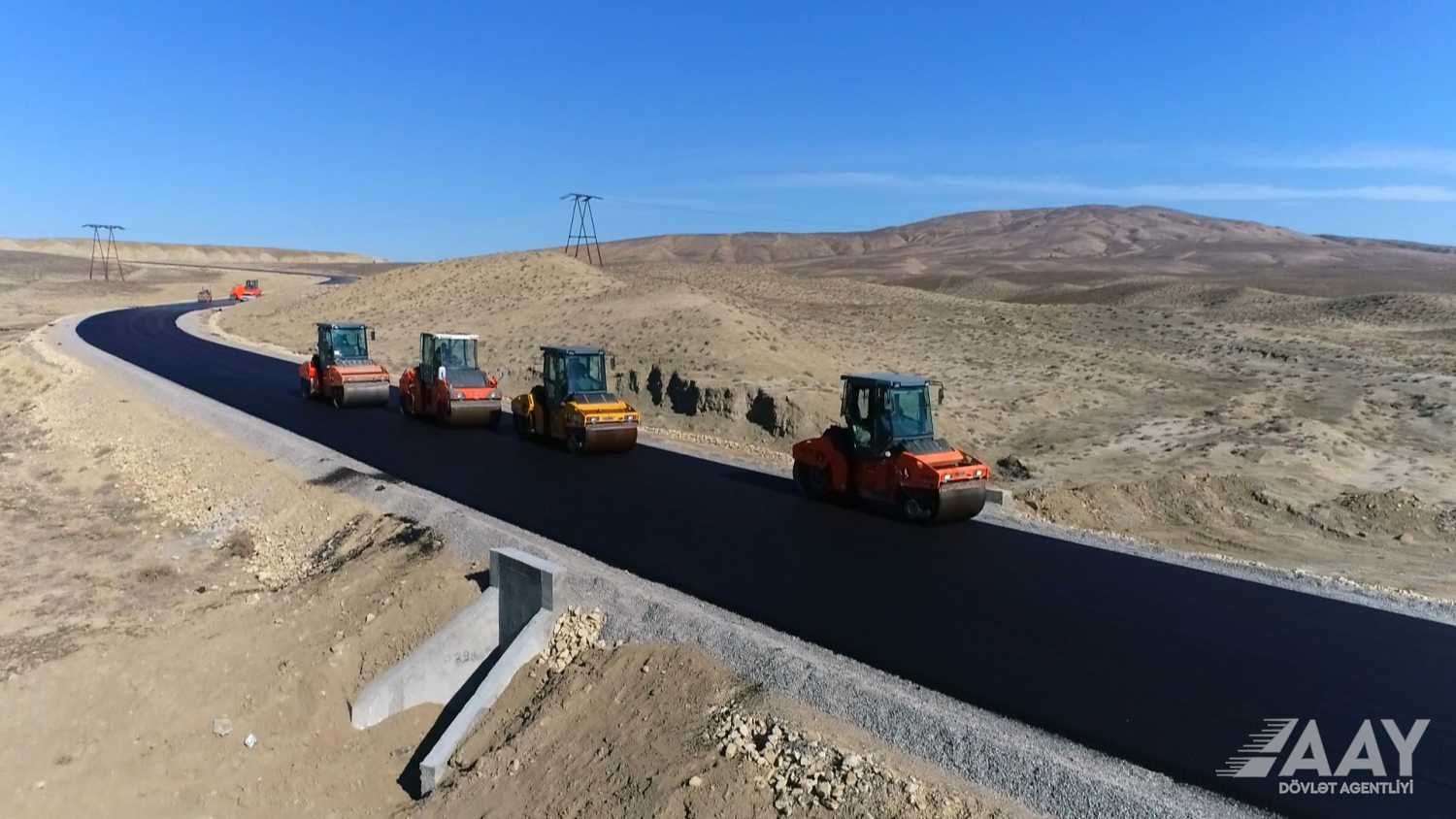Palçıq vulkanlarına gedən yeni avtomobil yolu inşa edilir (FOTO/VİDEO)