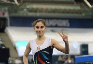 Азербайджанская спортсменка вступает в борьбу в финале Кубка мира по прыжкам на батуте