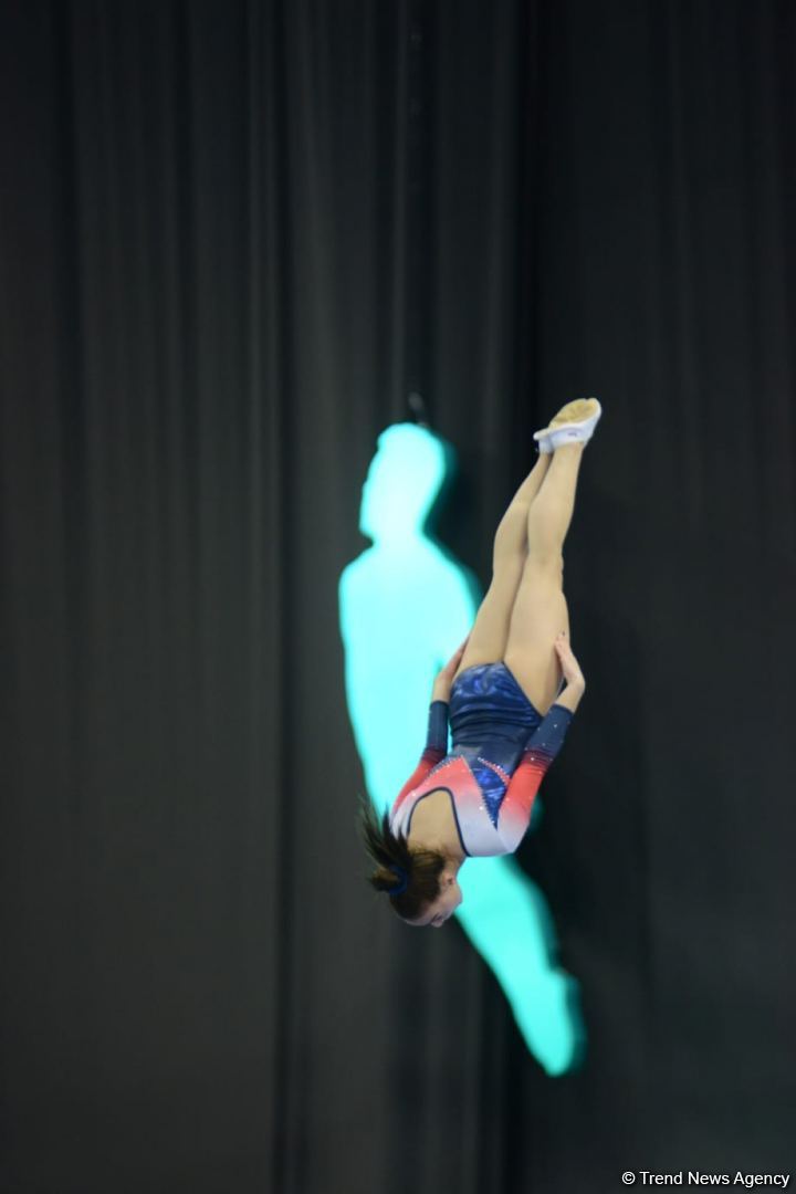 В Баку продолжаются соревнования Кубка мира по прыжкам на батуте (ФОТО)
