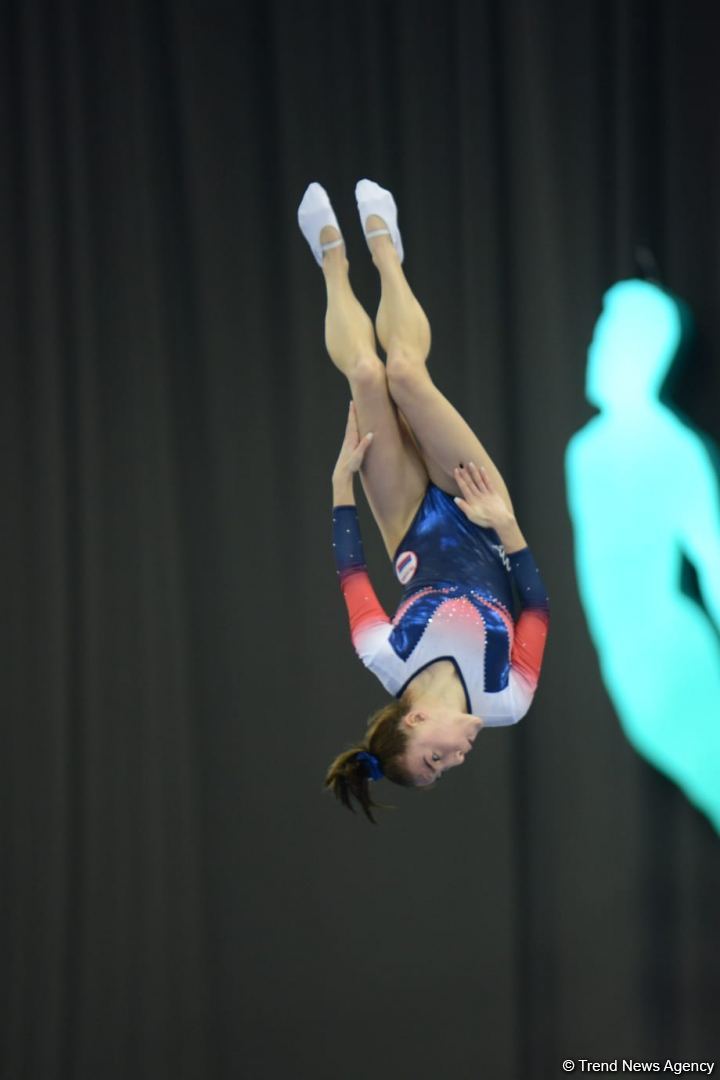 В Баку продолжаются соревнования Кубка мира по прыжкам на батуте (ФОТО)