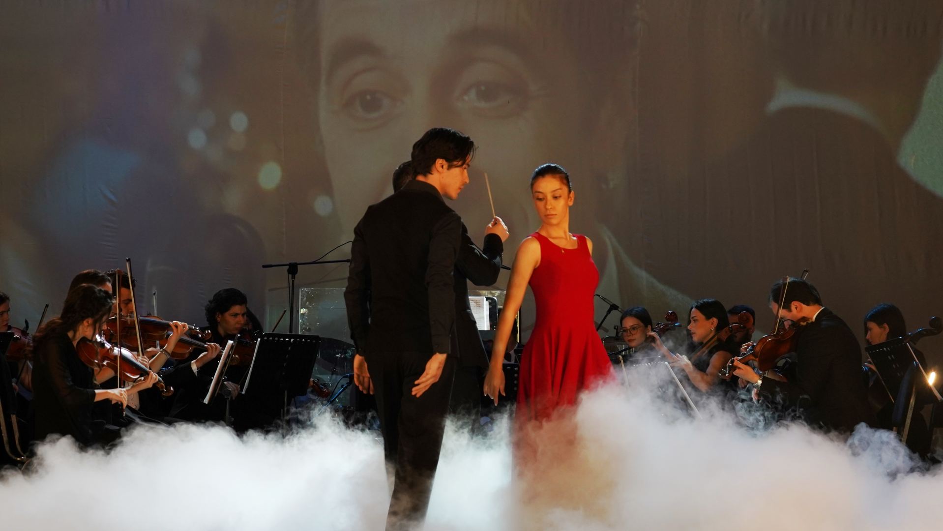 В Баку представлены шедевры мировой киномузыки в театрализованных композициях (ВИДЕО, ФОТО)