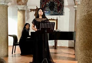 Азербайджанская исполнительница выступила с концертом в церкви Милана (ФОТО)