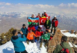 Turkish, Azerbaijani alpinists honor memory of Khojaly genocide victims (PHOTO)