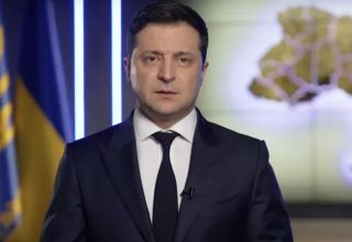 Зеленский поздравил Макрона с победой на президентских выборах