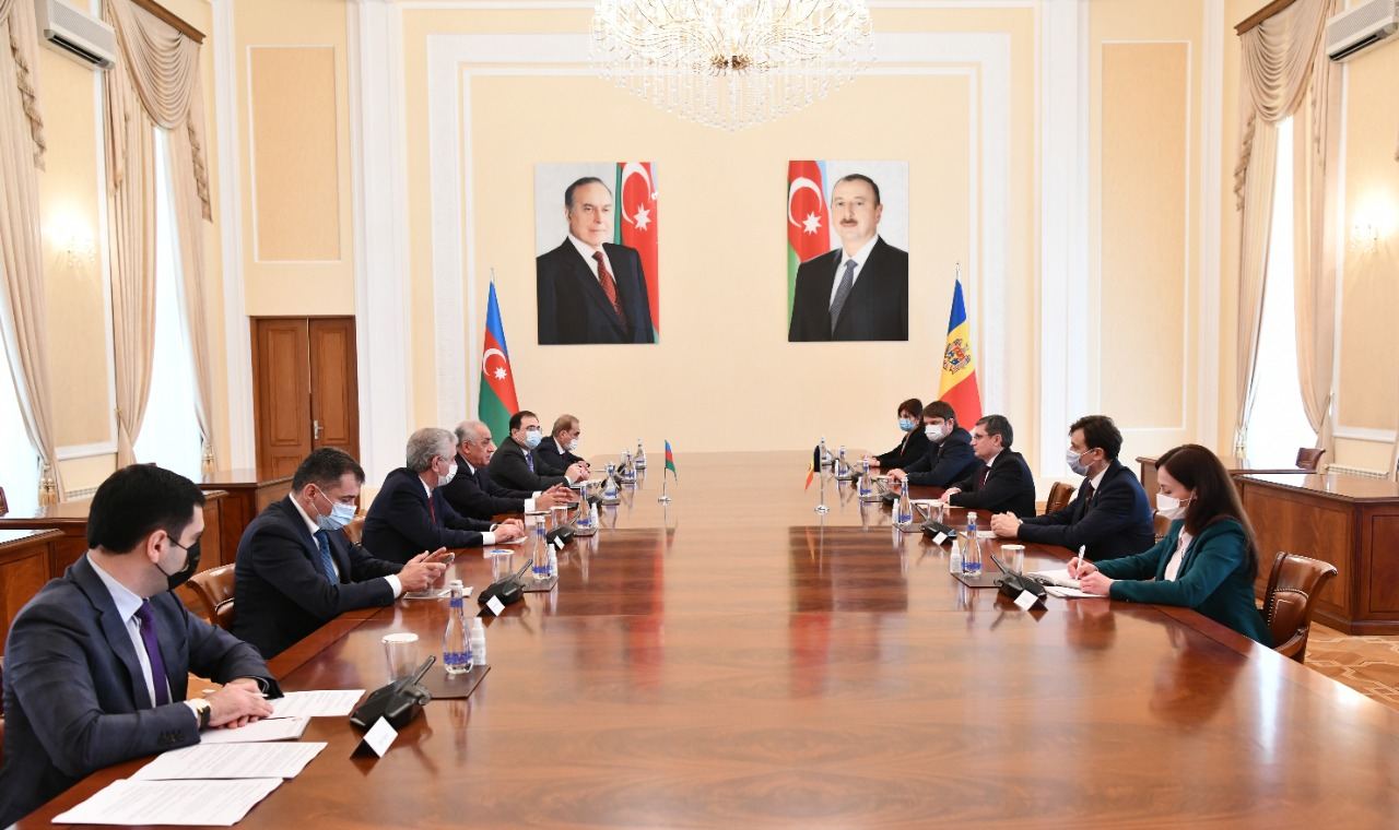 Azerbaijani PM meets with President of Moldovan Parliament (PHOTO)