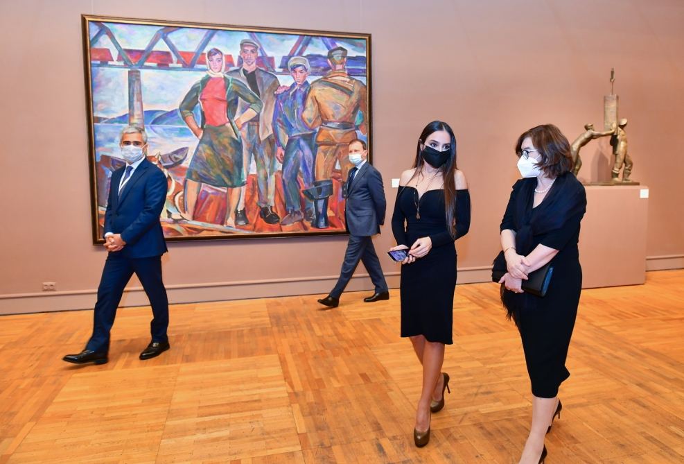 VP of Heydar Aliyev Foundation Leyla Aliyeva views “Works from collection of Tretyakov Gallery” exhibition in Moscow (PHOTO)